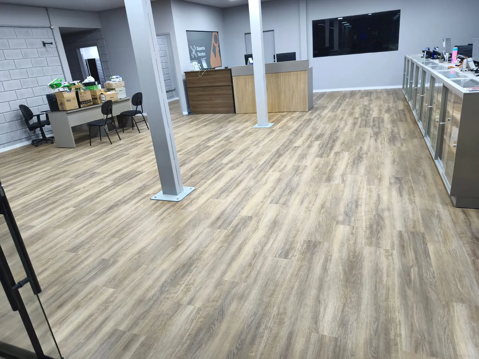 Ambiente com piso laminado de qualidade